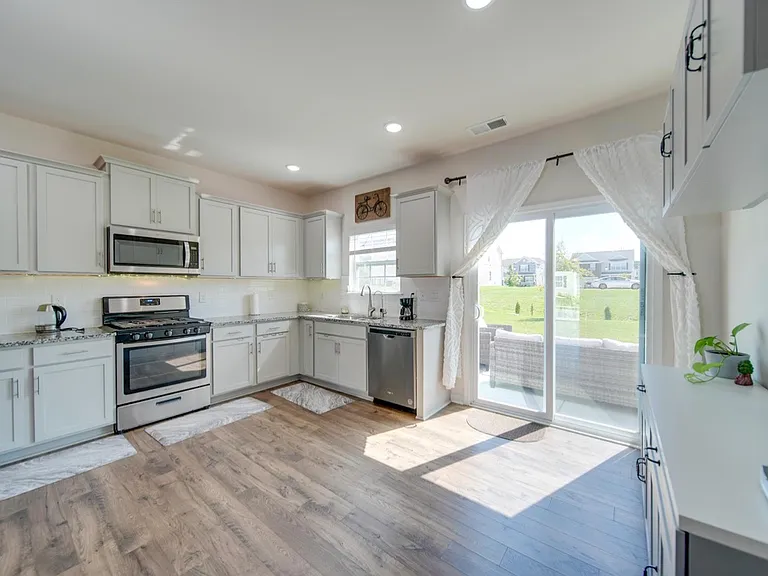 9609 Margrave Dr — Photo 25