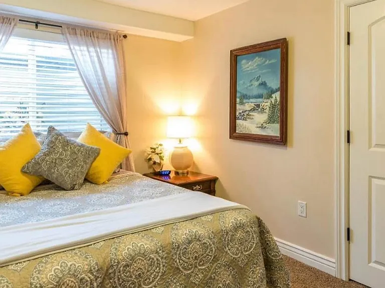 236 S Aileen Way #A — Photo 7
