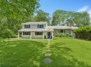 9 White Oak Ln, Westhampton Beach, NY 11978