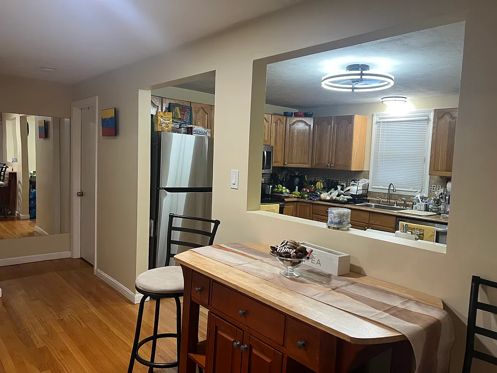 1 bed, 1460 sqft, $1,600 — Photo 2