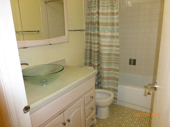 4th image of 2149 Country Club Dr APT 11