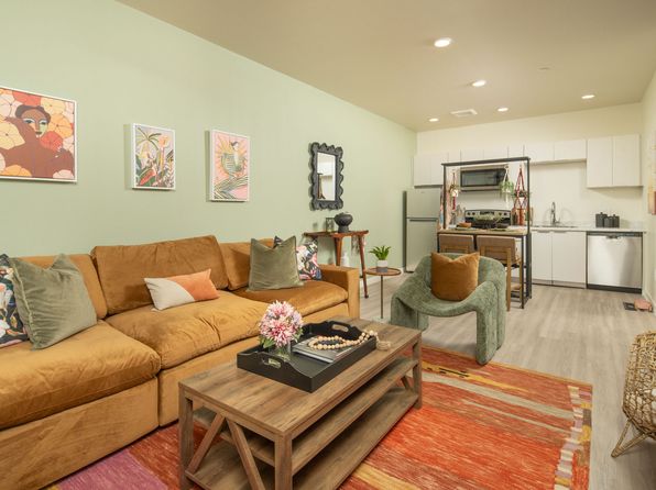 8757 W Peoria Ave #212