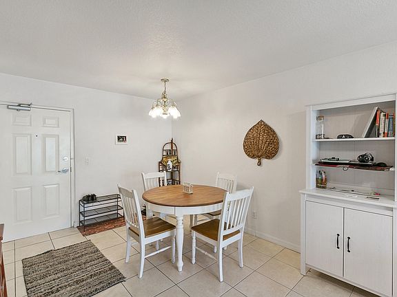 5th image of 220 Columbia Dr APT 32