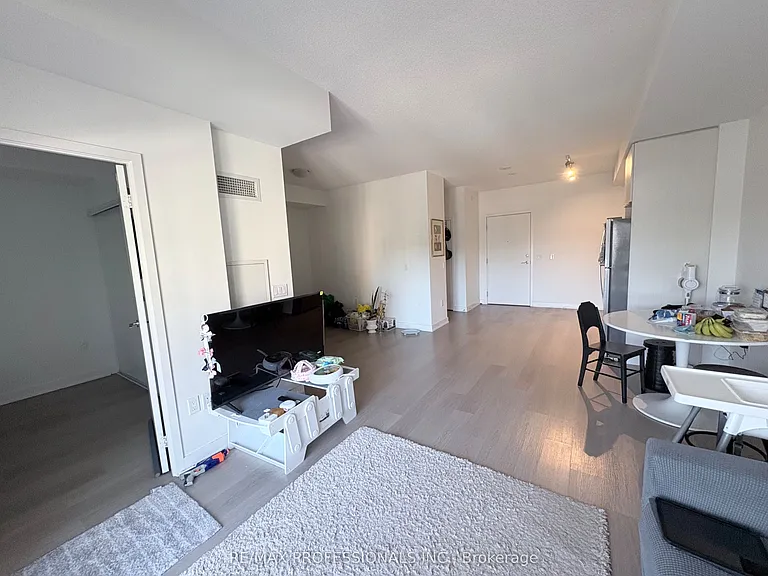 859 The Queensway #319 — Photo 9
