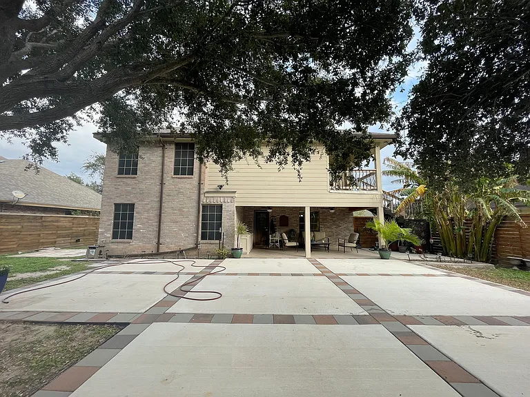 Patio & Rear Exterior