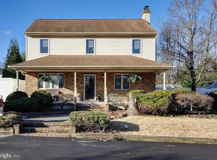 18 Sunset Rd, Turnersville, NJ 08012