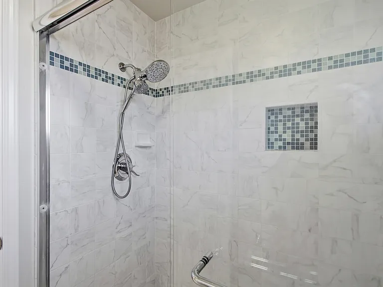 215 Longridge Rd — Photo 10