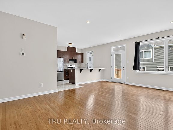 3rd image of 4126 Obsidian St