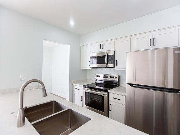 4th image of 4250 N 25th St #5732db32f