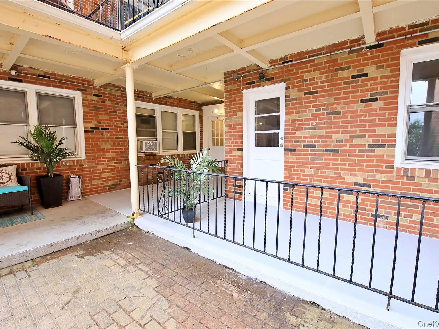 2 bed, 1.0 bath, 900 sqft, $3,200 — Photo 1