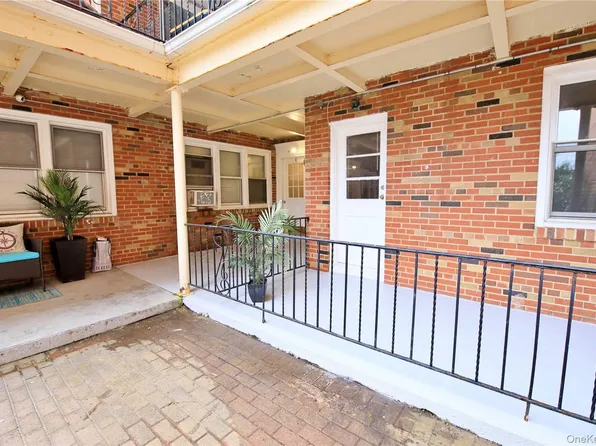 750 E Broadway APT C2, Long Beach, NY 11561