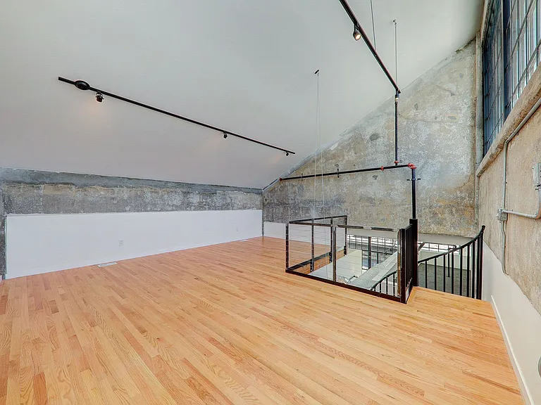 2327 Texas Ave — Photo 16