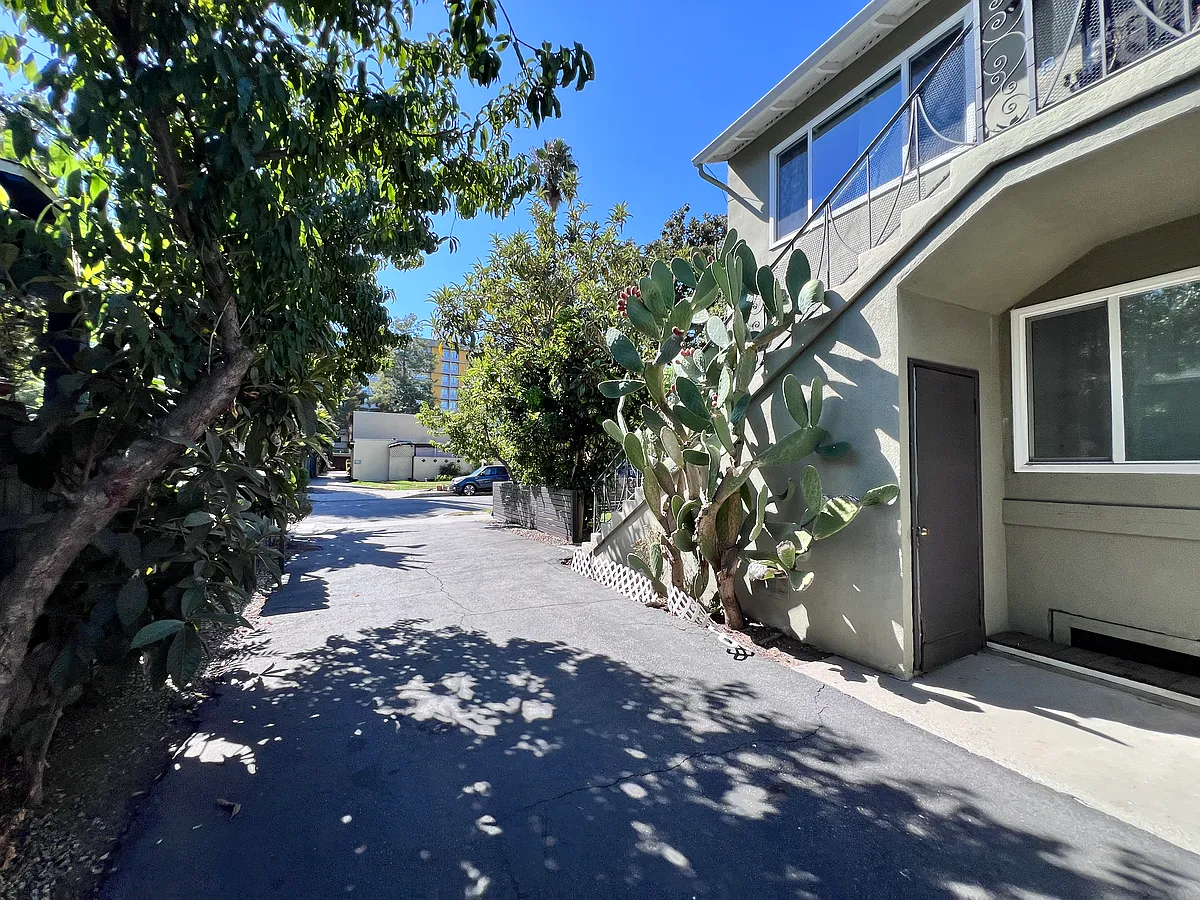 Building Photo - 430 N El Molino Ave #A