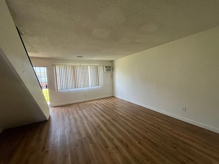 Flower Street Apartments — Photo 6