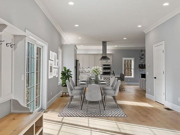 5th image of 14 Henry Dr