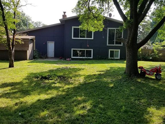 4th image of 7517 Douglas Dr N