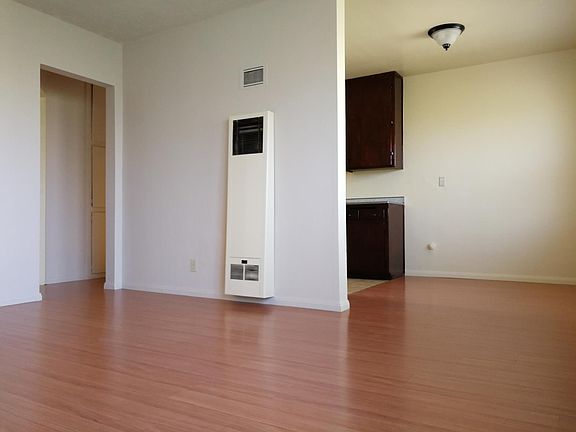 3rd image of 422 E South St