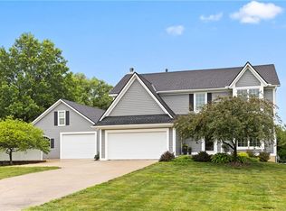 8490 Oak Country Ln, De Soto, KS 66018