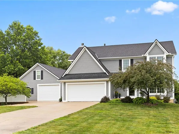 8490 Oak Country Ln, De Soto, KS 66018