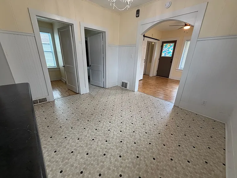 1626 Stoughton Ave — Photo 16