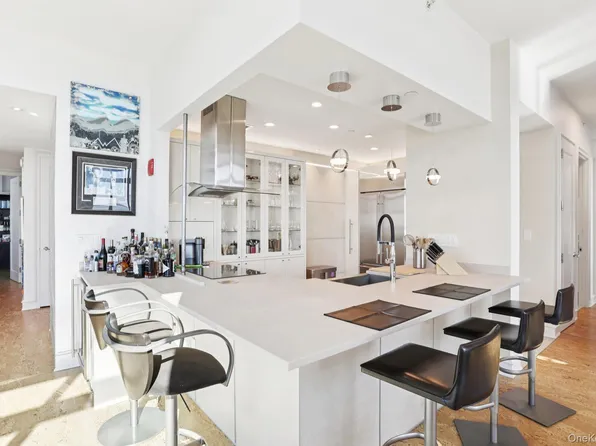 175 Huguenot Street #PH-302, New Rochelle, NY 10801