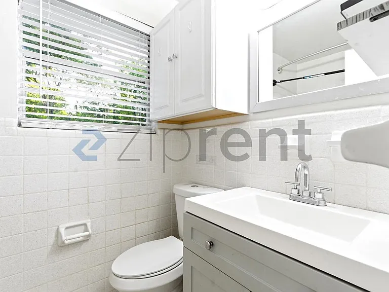 918 E Montclair Rd — Photo 18
