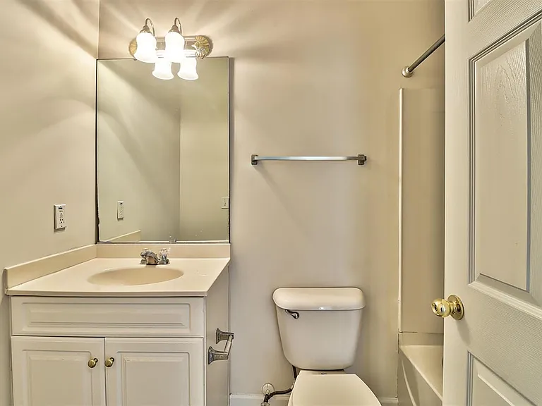 604 Heathrow Dr #1102 — Photo 8