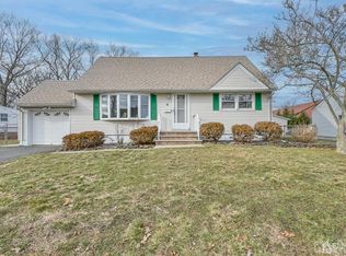 8 Barkley Rd, Old Bridge, NJ 08857