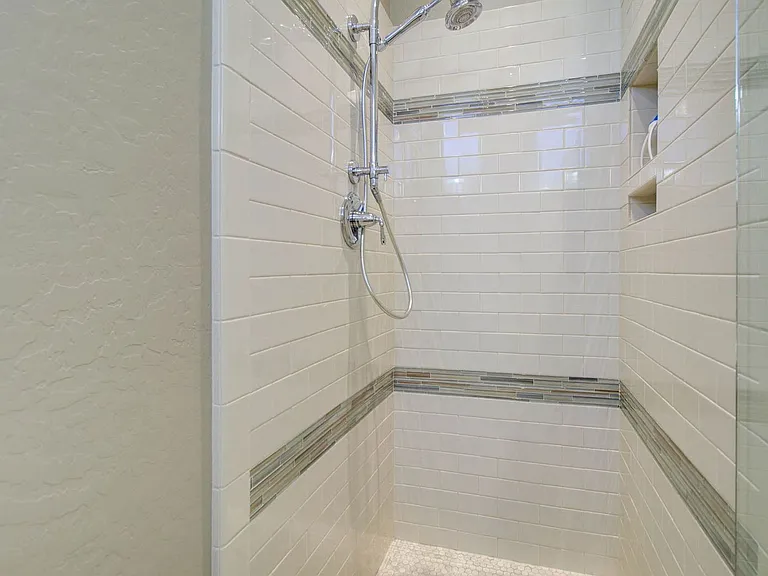 1833 W Periwinkle Way — Photo 30
