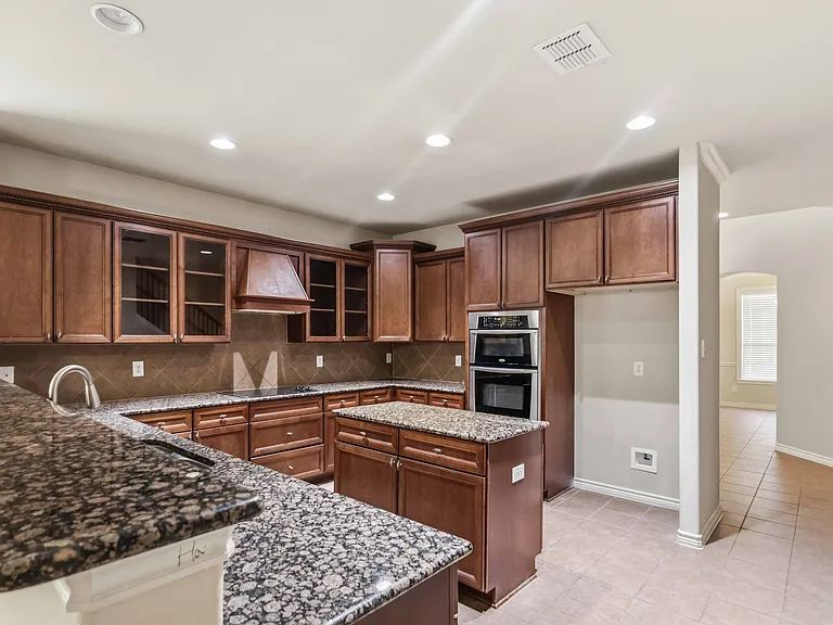 807 Clear Water Dr — Photo 7
