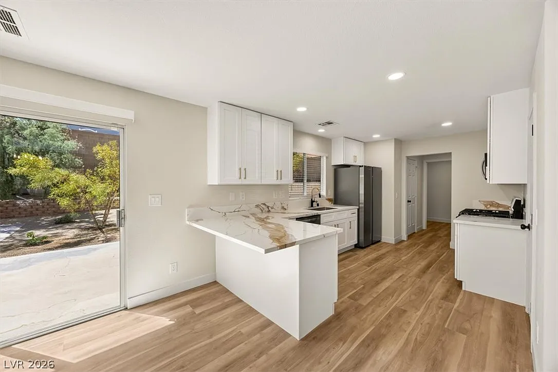 3 bed, 2.5 bath, 1698 sqft, $2,395 — Photo 4