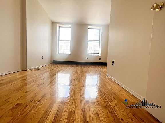 3rd image of 916 Hancock St APT 2