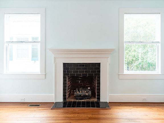 Gas fireplace, not currently hooked up.