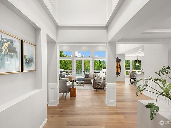 5th image of 2065 E Beaver Lake Drive SE