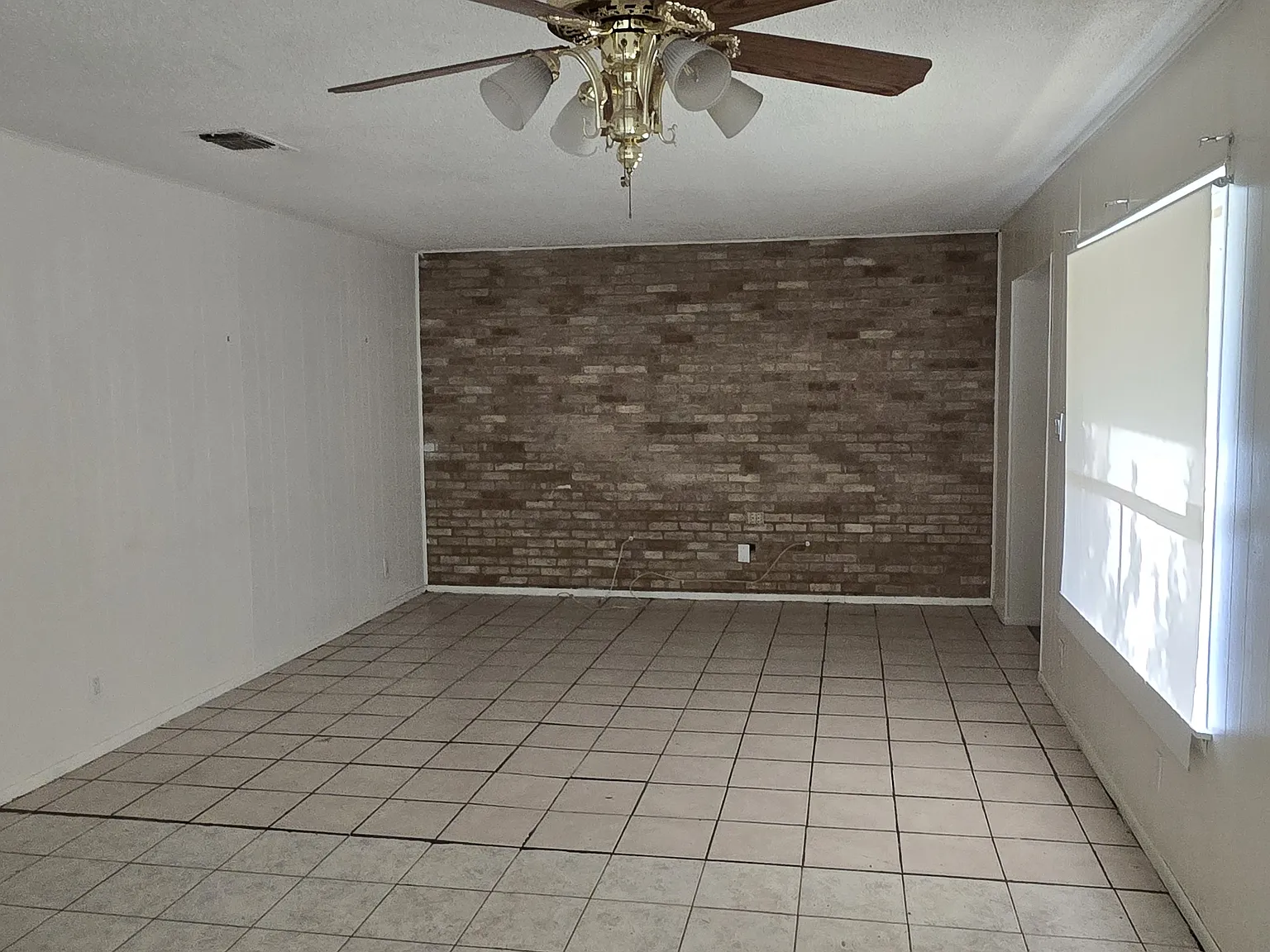 2 bed, 1.5 bath, 900 sqft, $1,295 — Photo 2