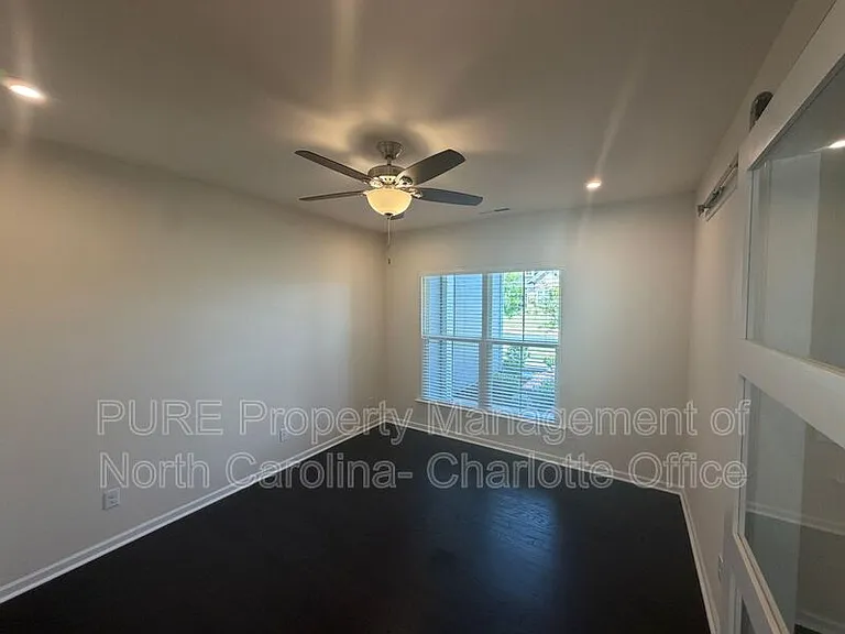 13818 Berkley Ave — Photo 17