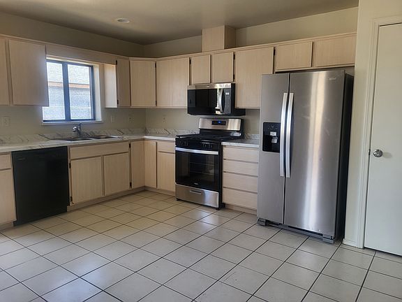 4th image of 8380 E Leigh Dr #B