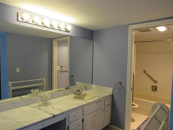 5th image of 2400 Presidential Way APT 803