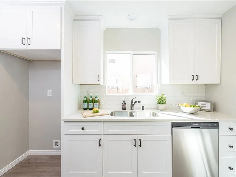 7727 S Normandie Ave — Photo 15
