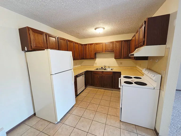 3001 E Rosser Ave — Photo 1