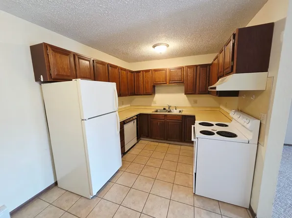 3001 E Rosser Ave, 3001 E Rosser Ave #4, Bismarck, ND 58501
