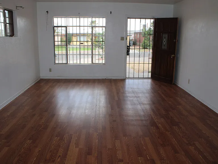 3221 Monroe Ave — Photo 3