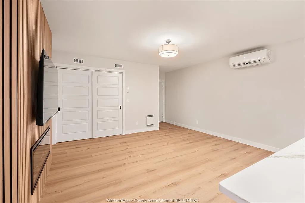 2 bed, $2,000 — Photo 2