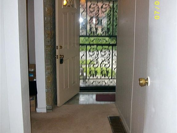 4th image of 2918 Earlham Dr