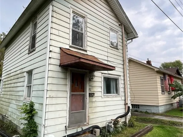 30 W Water St, Lowellville, OH 44436