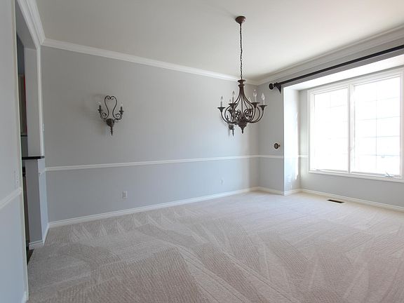 4th image of 18547 Clairmont Cir W