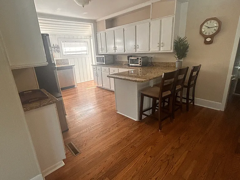 1407 Arendell St — Photo 11