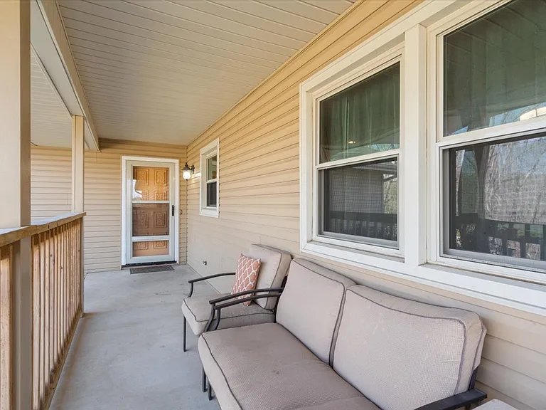 37 Churchill Dr — Photo 3
