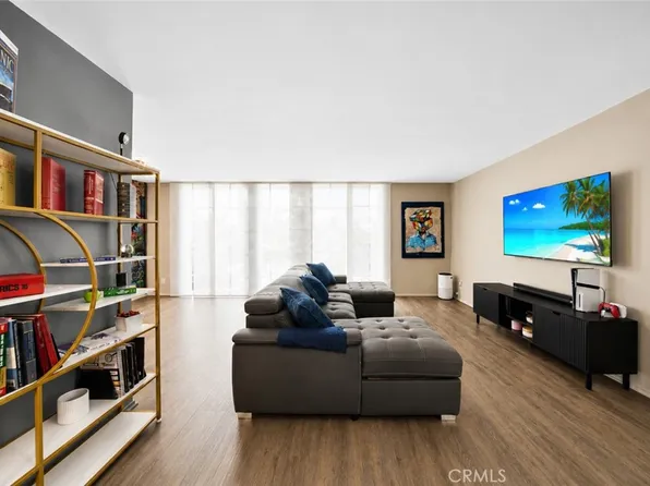 7260 Hillside Ave Unit 207, Los Angeles, CA 90046