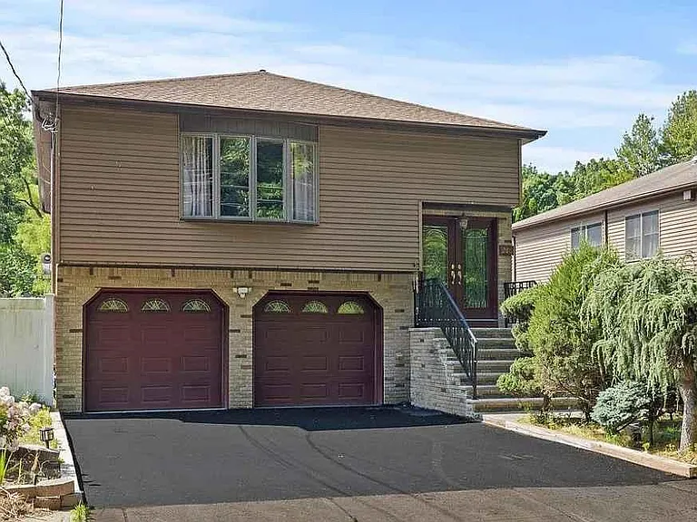286 Gilbert Ave — Photo 2